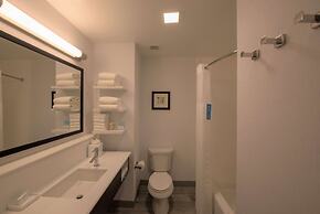 Hampton Inn & Suites Irvine-Orange County Airport