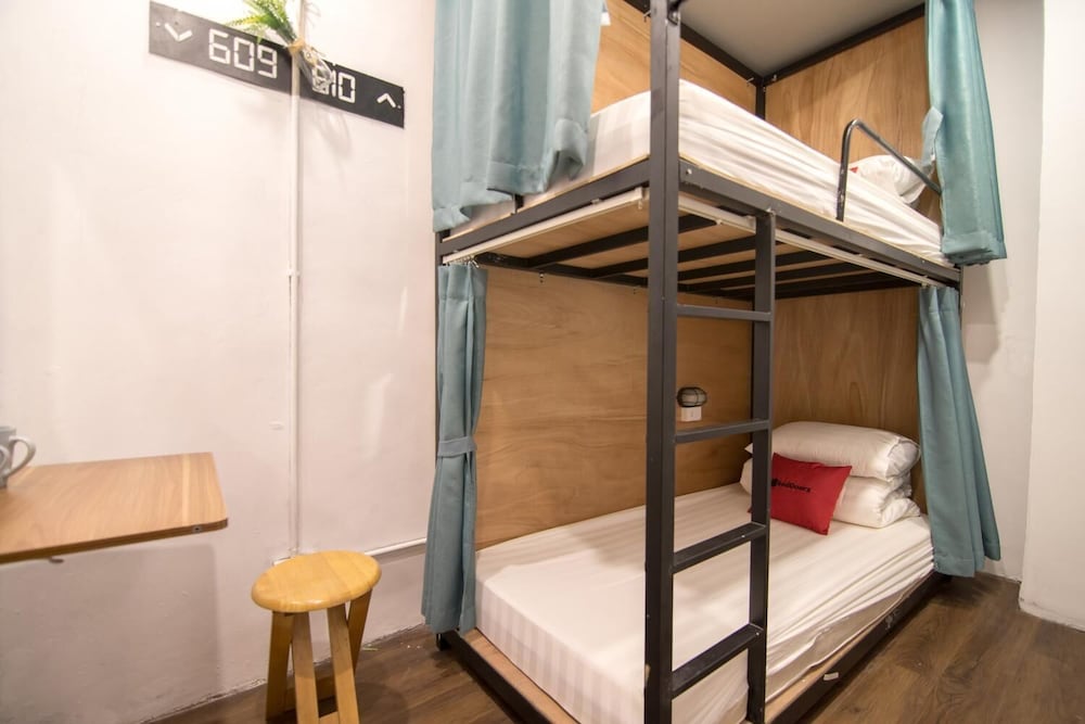Soft Pillow Hostel - Adults Only