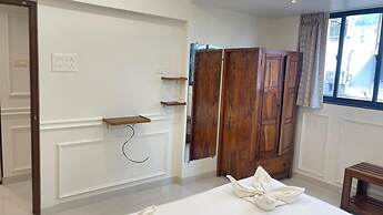 Monarch suites
