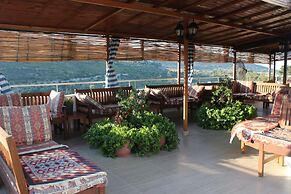 Zeybek 2 Pension & Apart