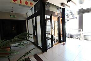 Alcazaba Lodges