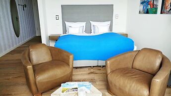 Easy Living Hotel