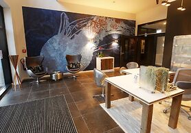 Easy Living Hotel