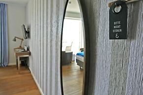 Easy Living Hotel