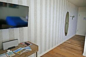 Easy Living Hotel