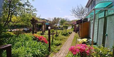 Salmon Village Pension