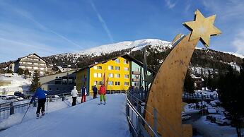 Basekamp Mountain Budget Hotel