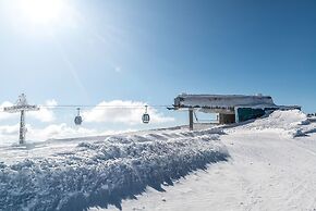 Basekamp Mountain Budget Hotel