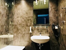 Basekamp Mountain Budget Hotel