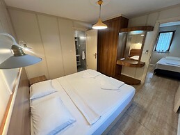 Grenadine Lodge