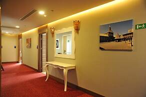 Asuris Hotel