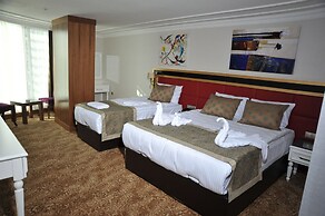 Asuris Hotel