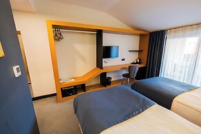 Roof 264 Hotel and Suites