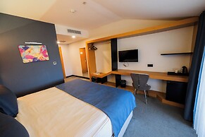 Roof 264 Hotel and Suites