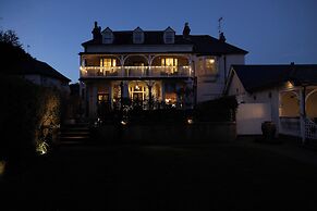 Wingrove House
