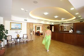 Hotel Triton