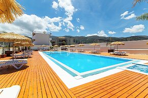 Hotel Triton