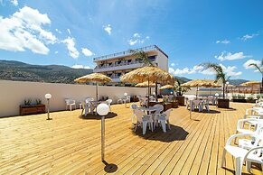 Hotel Triton