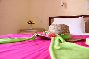 Hotel Triton
