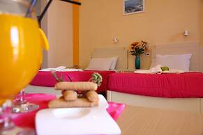 Hotel Triton