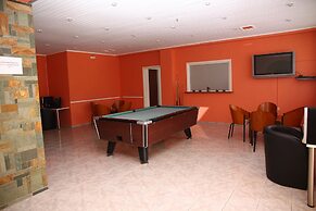 Triton Garden Hotel