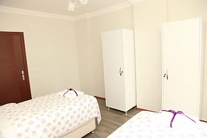 Royal Inn Seza Residence