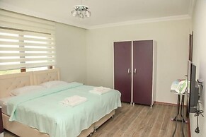 Royal Inn Seza Residence