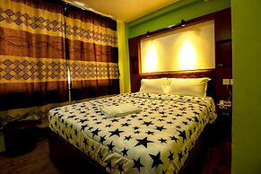 Everest Holiday Inn