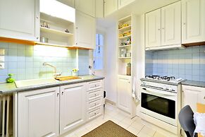Plaka Elegant Apartment