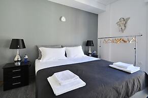 Plaka Elegant Apartment