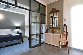 Plaka Elegant Apartment