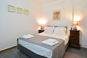 Plaka Elegant Apartment