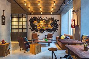 Moxy Osaka Honmachi