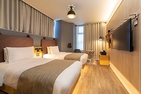 Moxy Osaka Honmachi
