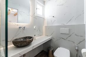 Birikos Hotel & Suites
