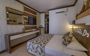 Risus Hotel Side