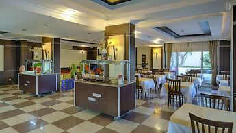 Risus Hotel Side