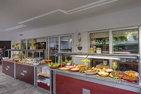 Risus Hotel Side