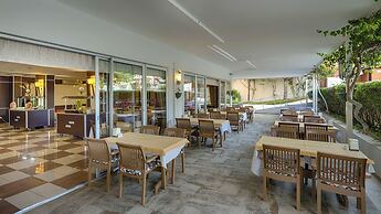 Risus Hotel Side