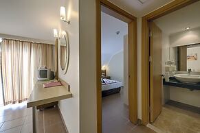 Risus Hotel Side