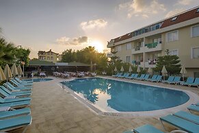 Risus Hotel Side