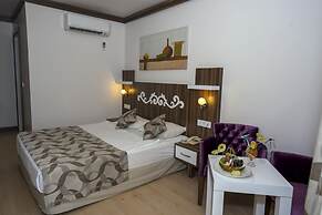 Risus Hotel Side