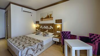 Risus Hotel Side