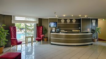 Risus Hotel Side