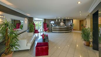 Risus Hotel Side