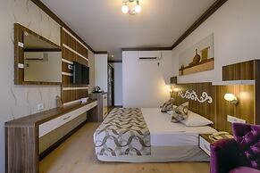 Risus Hotel Side