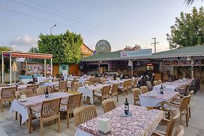 Risus Hotel Side