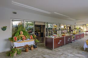 Risus Hotel Side