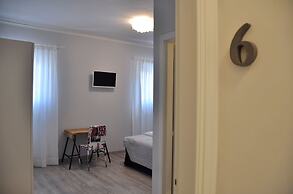 Dimora 16 Rooms & Garden