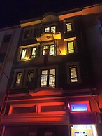 Class Suit Residence